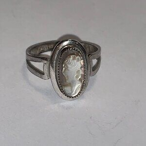 Sarah Coventry Cameo Ring MOP Size 9